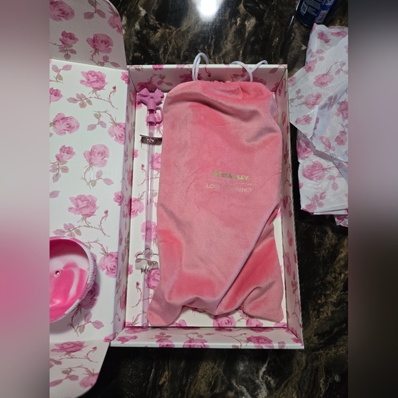 Lsf X Stanley Ribbon Rosa 40oz - Picture 3 of 9